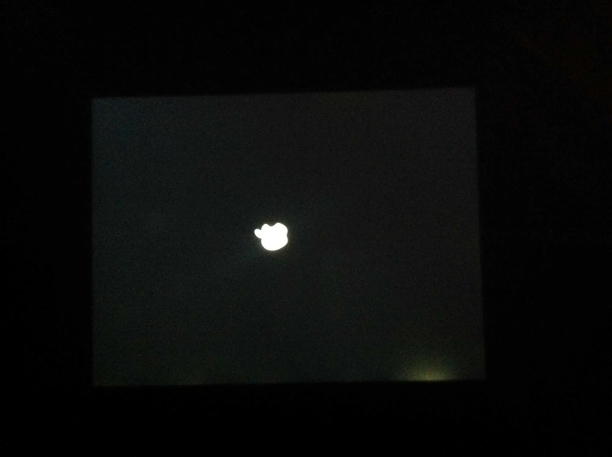 ipad2 32G wifi 4.3.3白色国行过保,摔坏换屏(已出)