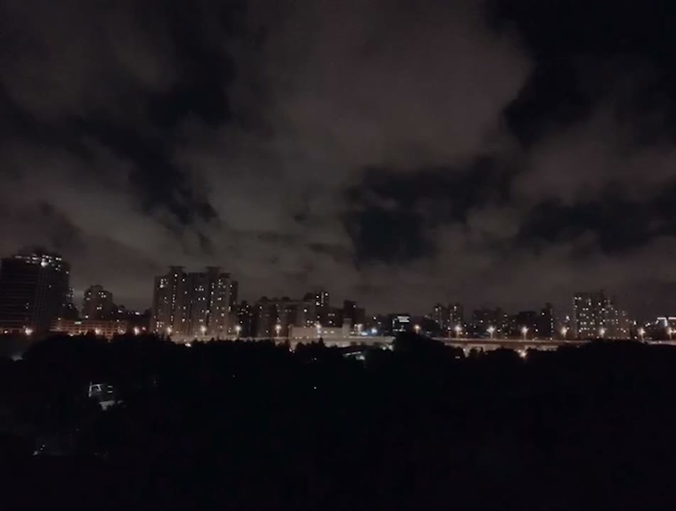 好久没拍云了，手机拍不讲究画质，嘿嘿，献给记得我…